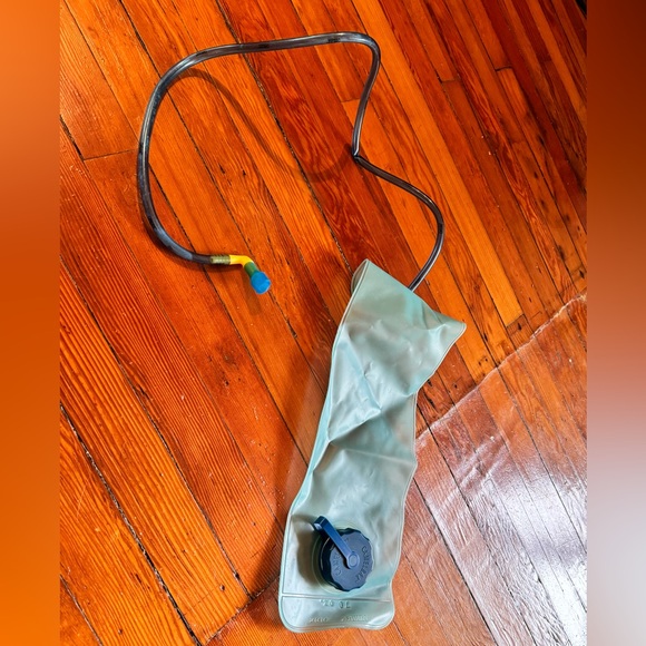 Camelbak hydration backpack - Picture 3 of 4